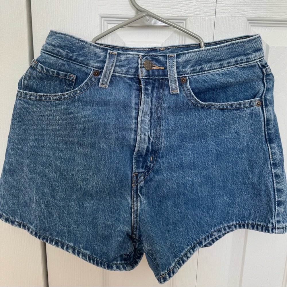 Levis, High Waisted Mom shorts